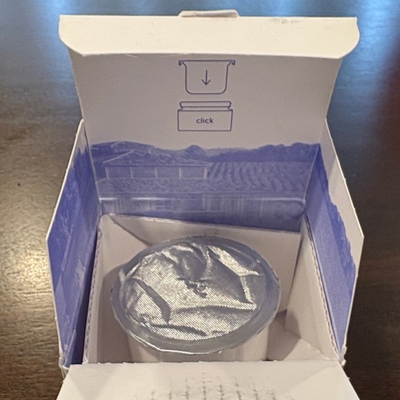 Caudalie Vinoperfect Dark Spot Moisturizer Refill - White and Blue - Picture 2 of 5